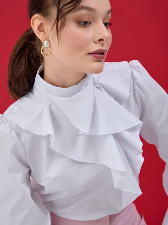 Блузка с жабо