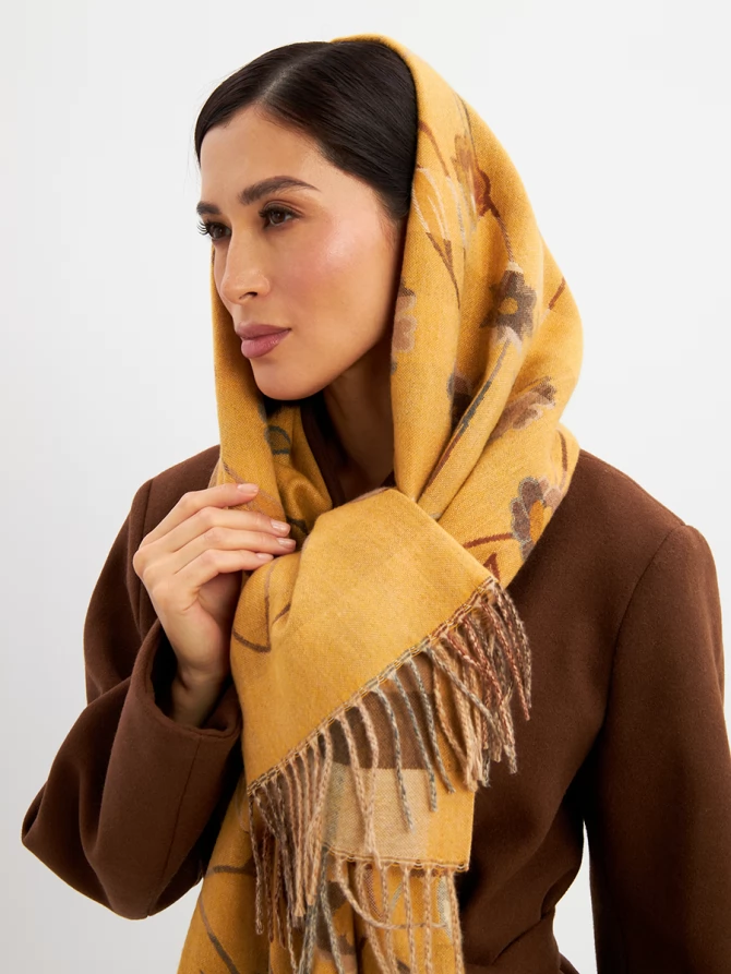 Палантин женский с авторским принтом и ручной бахромой