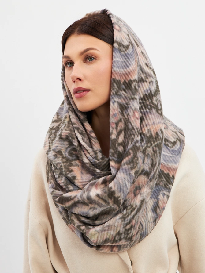 Палантин женский жатый с абстрактным принтом