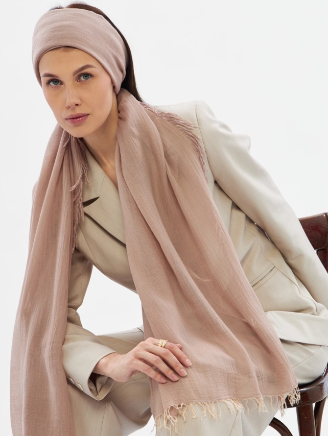 Палантин женский пудровый с бахромой DRK-16-2