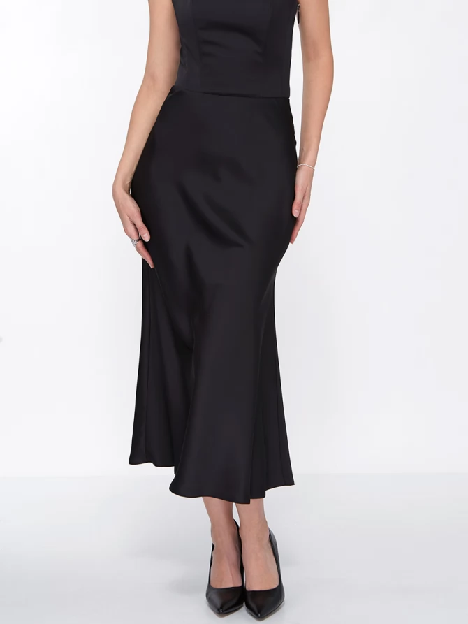 Юбка миди атласная по косой черная