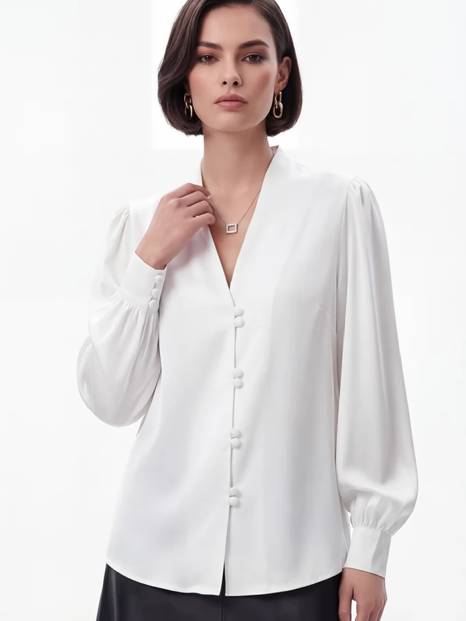 Блуза с вырезом  