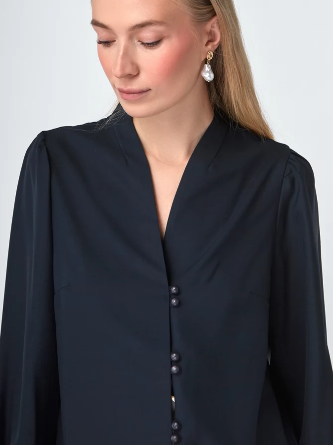 Блуза с вырезом темно-синяя   