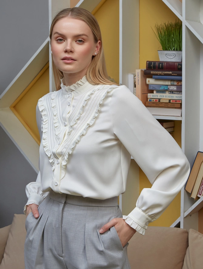 Блузка белая с воротником-стойкой и рюшами OD-884-4