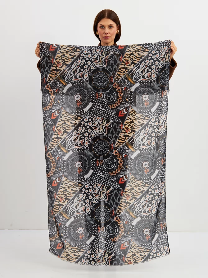 Палантин женский с авторским принтом и бахромой