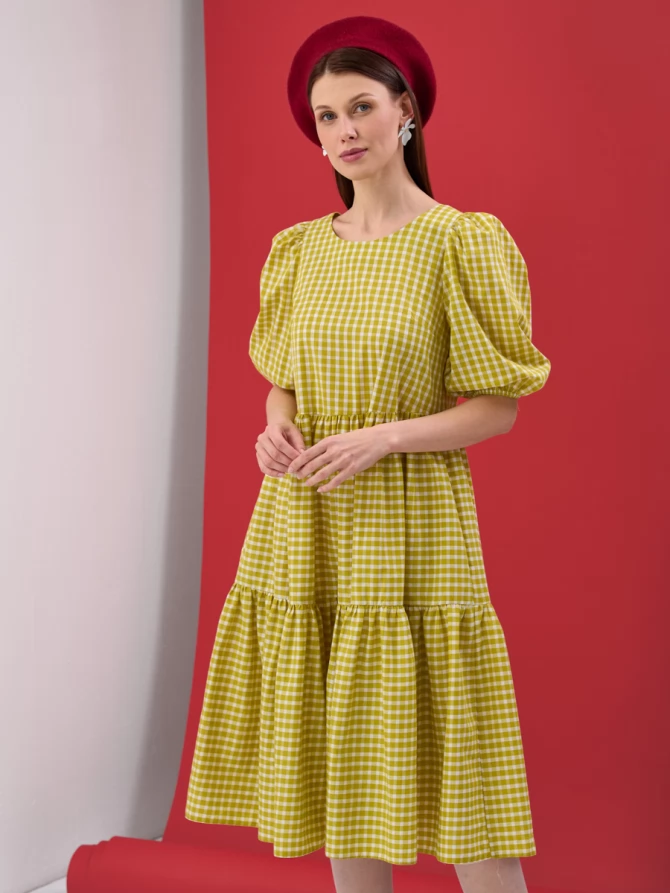 Платье с рукавами-буфами в желто-белую клетку
