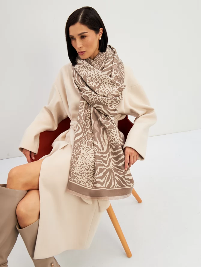 Палантин женский с анималистичным принтом