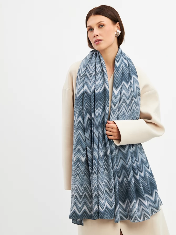 Палантин женский с волнистым принтом