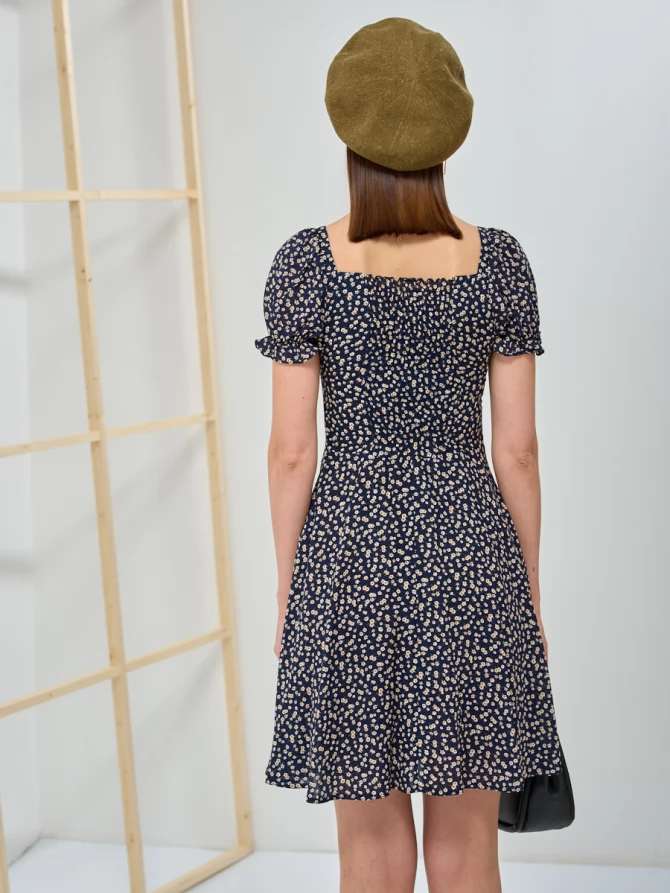 Платье из штапеля с цветочным принтом и резинкой по спинке