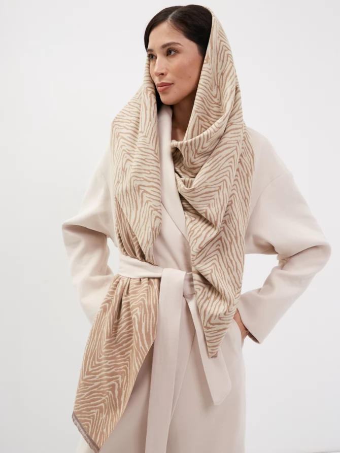 Палантин женский двусторонний с анималистичным принтом