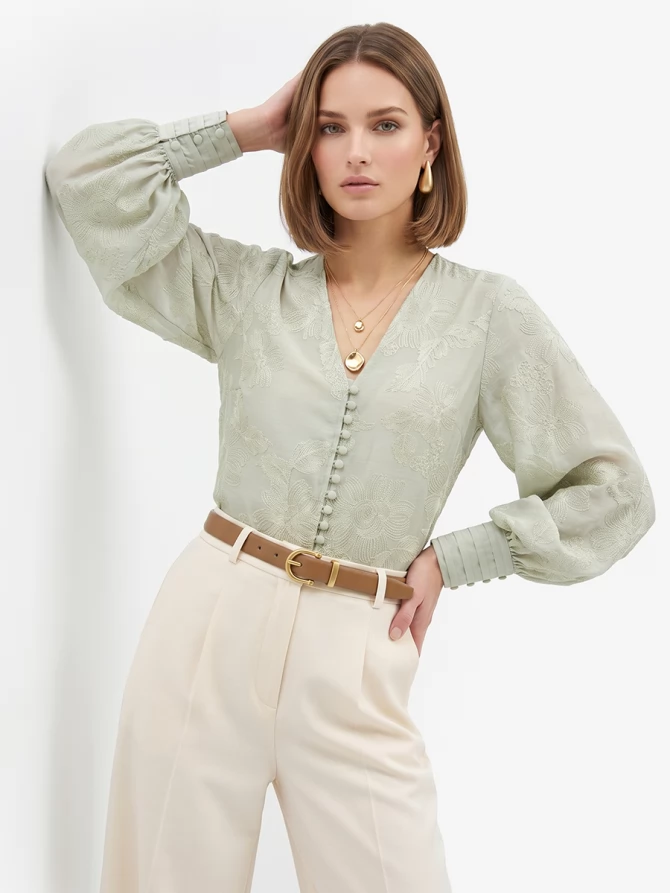 Блуза с вышивкой полынь