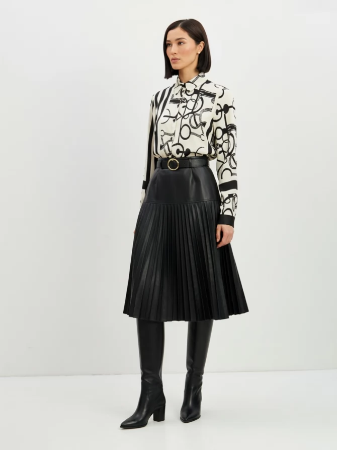 Блузка из атласной ткани  OD-887-1 черно-белая