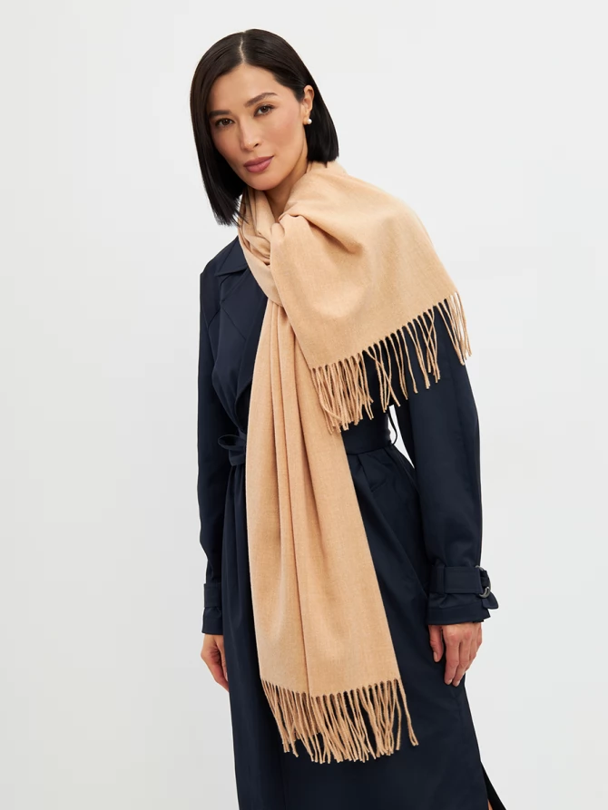 Палантин женский двусторонний однотонный бежевый