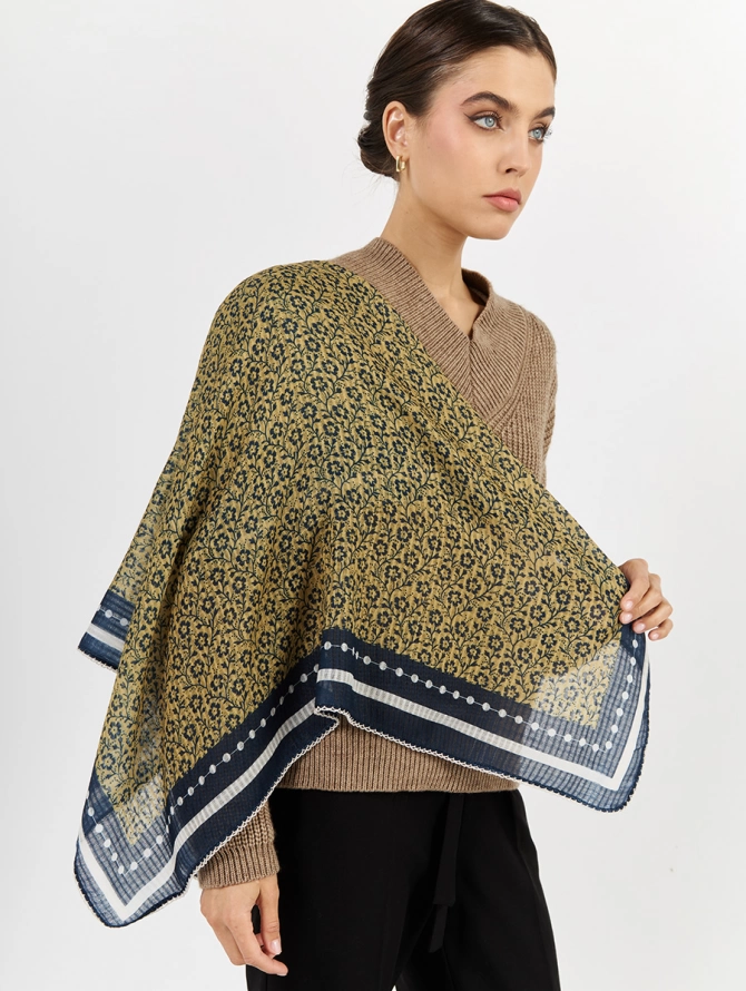 Платок женский двусторонний с растительным узором