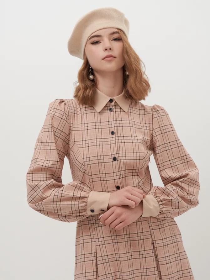 Платье с контрастным воротником и поясом