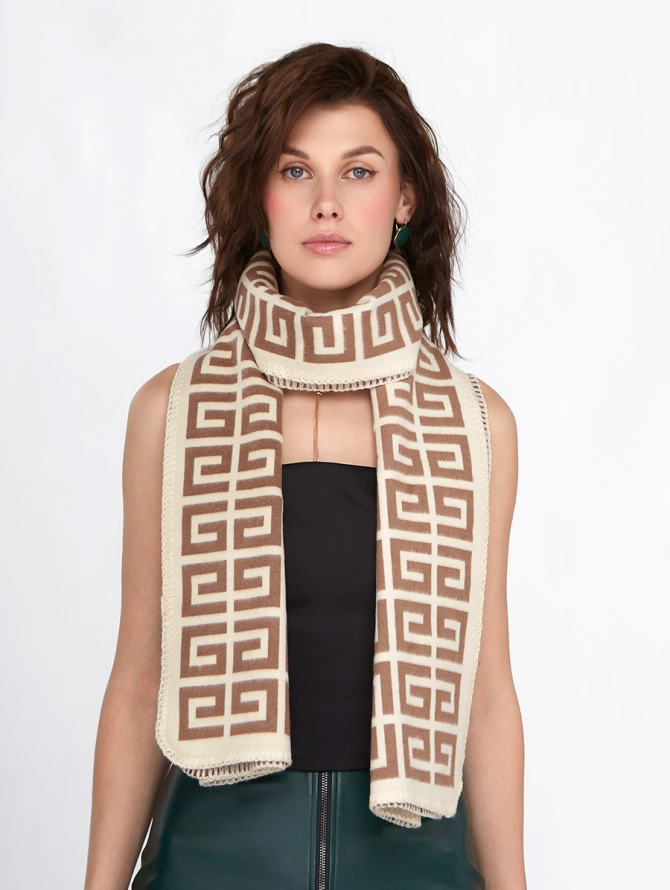 Палантин женский двусторонний с геометрическим узором