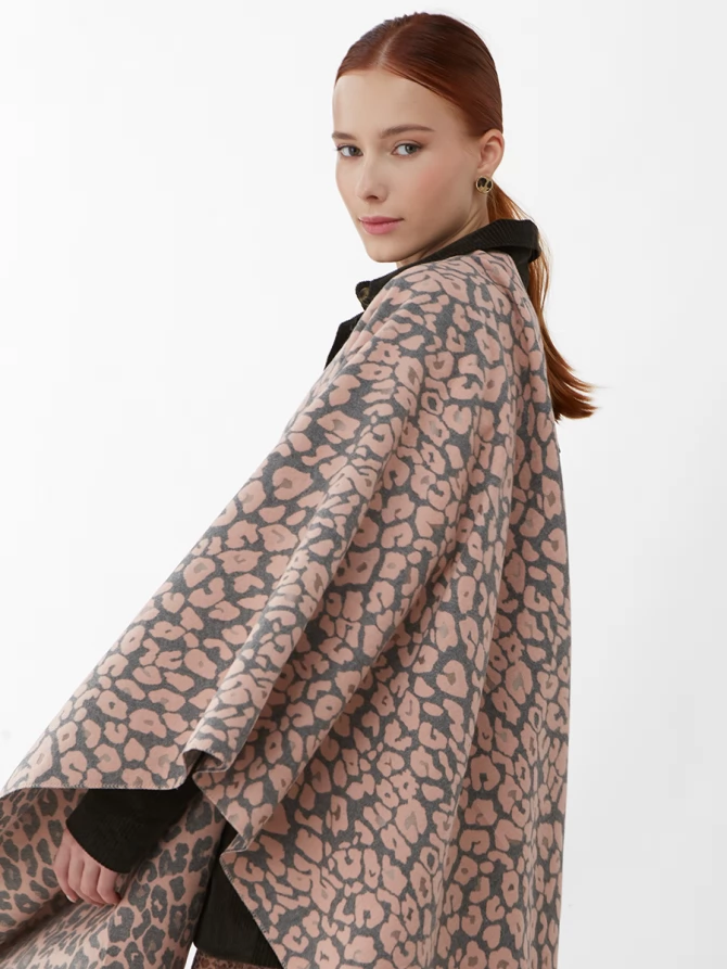 Палантин женский с леопардовым принтом двусторонний