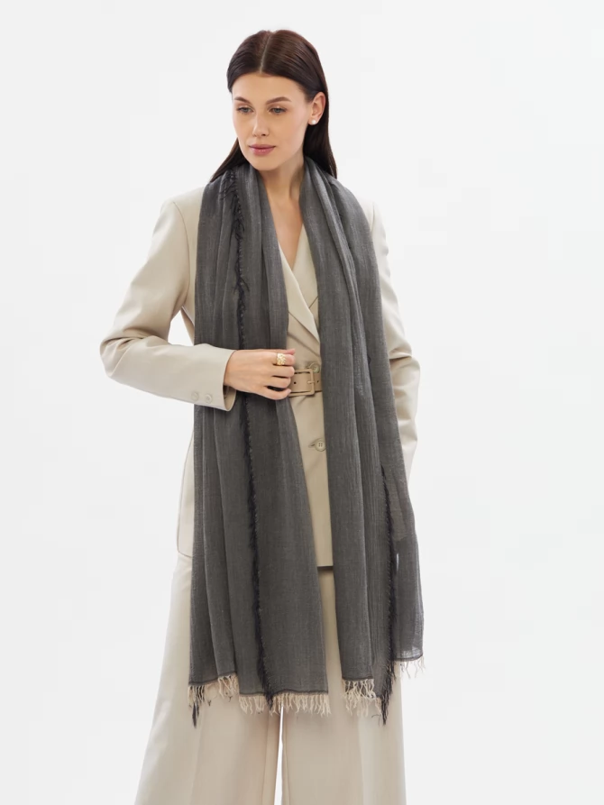 Палантин женский в графитовом оттенке DRK-16-5