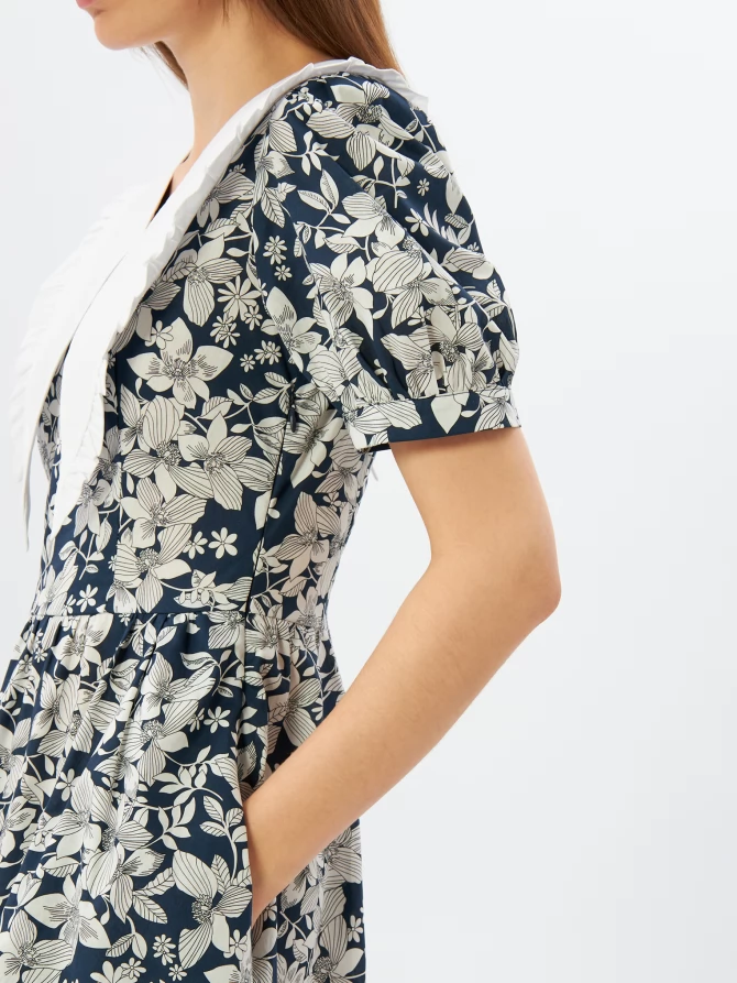 Платье из хлопка с большим контрастным воротником OD-935-4 крупные белые цветы на синем