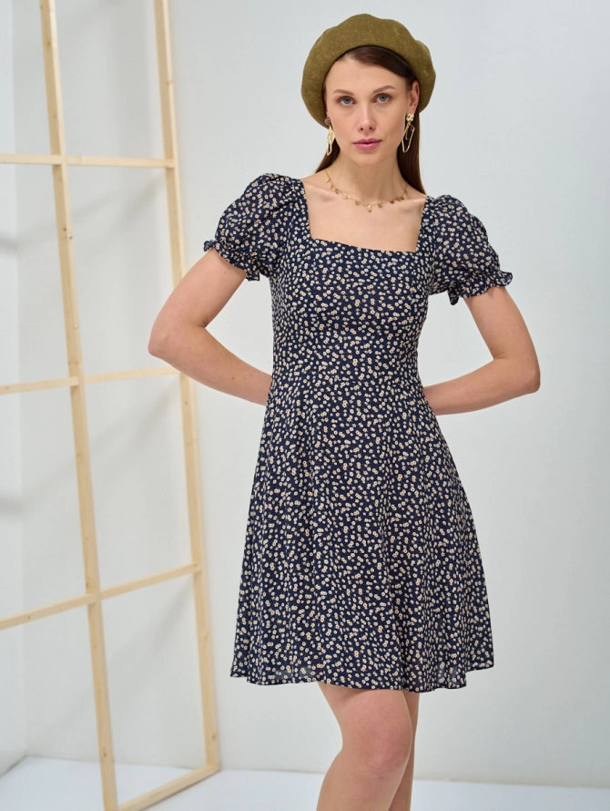 Платье из штапеля с цветочным принтом и резинкой по спинке