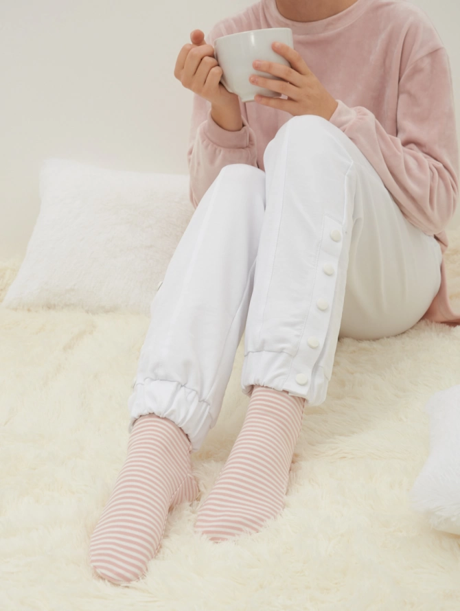 Носки трикотажные до колена в бежево-белую полоску