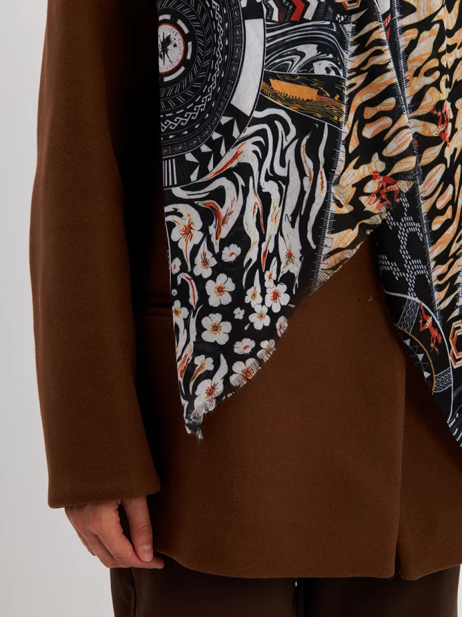 Палантин женский с авторским принтом и бахромой