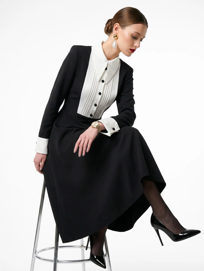 Платье черное миди из костюмной ткани с белой вставкой
