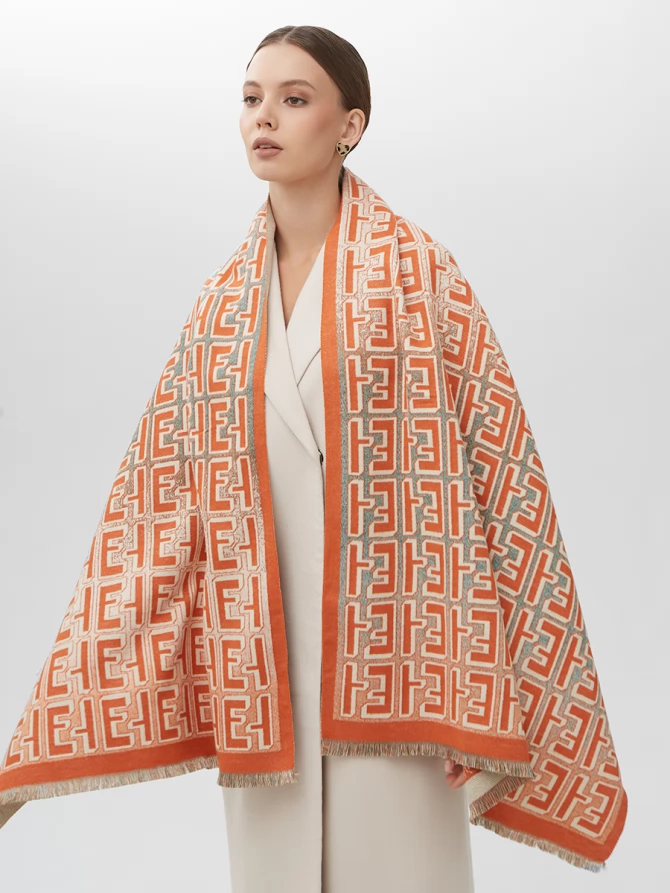 Палантин двусторонний с оранжевым орнаментом