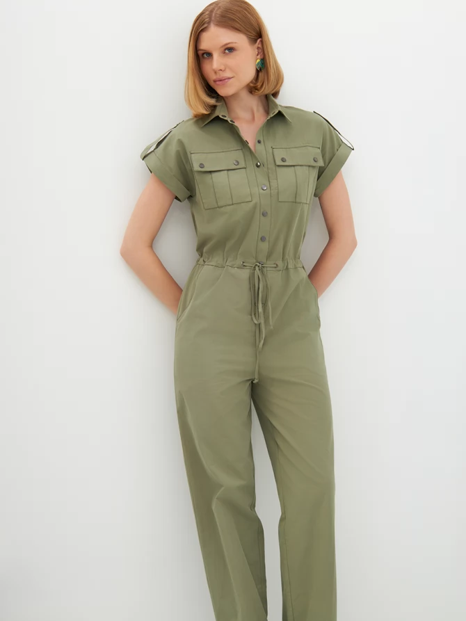 Комбинезон в стиле сафари с кнопками на рукавах
