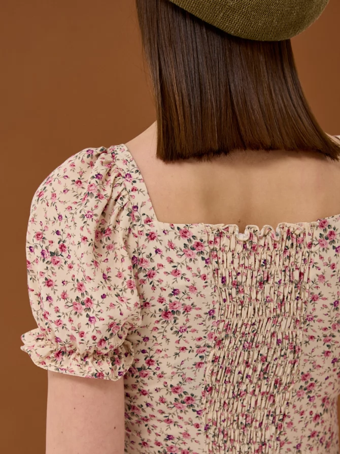 Платье мини из штапеля с цветочным принтом и квадратным вырезом