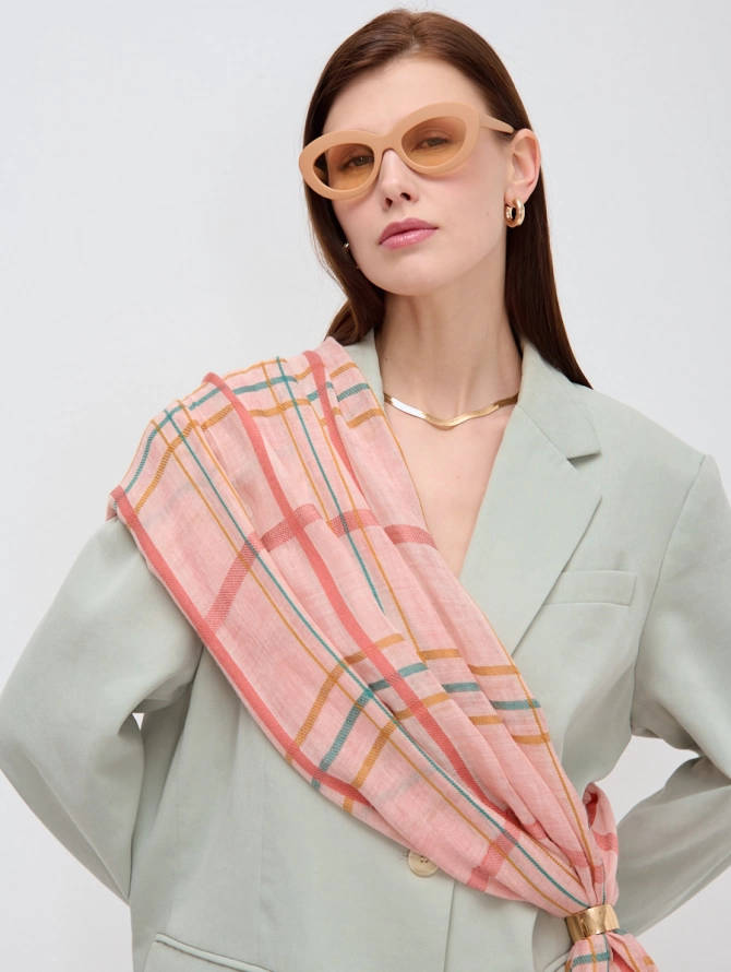 Палантин в нежно-розовую клетку