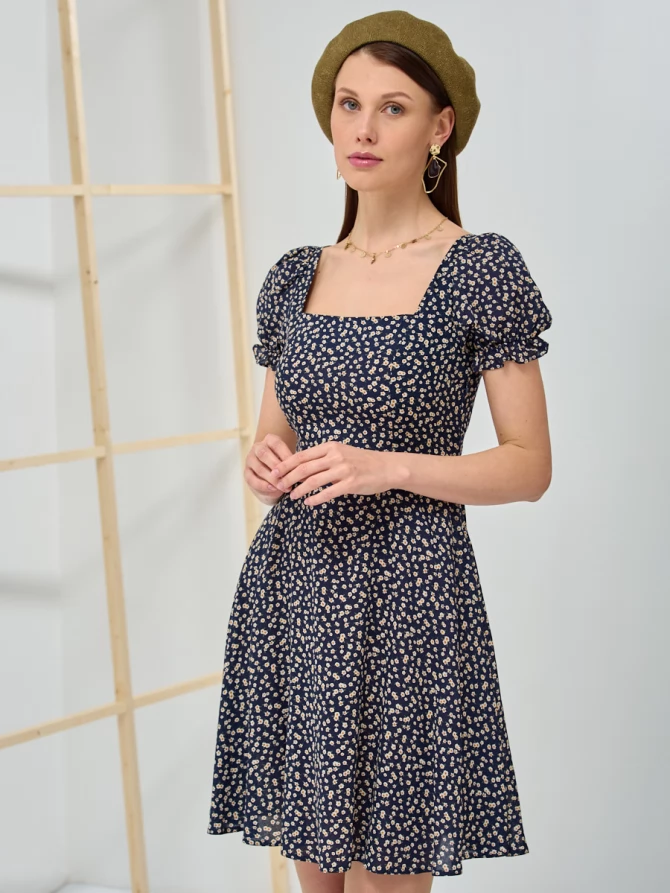 Платье из штапеля с цветочным принтом и резинкой по спинке