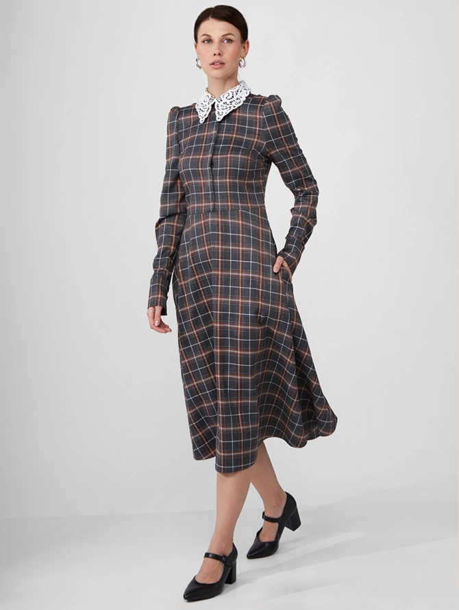 Платье миди в крупную клетку со съемным кружевным воротником