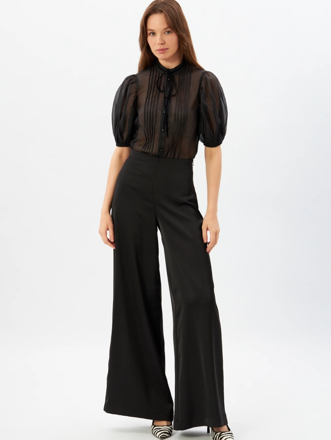 Блузка из органзы с бархатной завязкой и защипами, черная