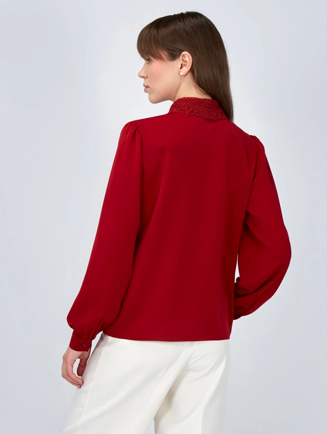 Блузка с кружевным воротником и защипами, бордовая