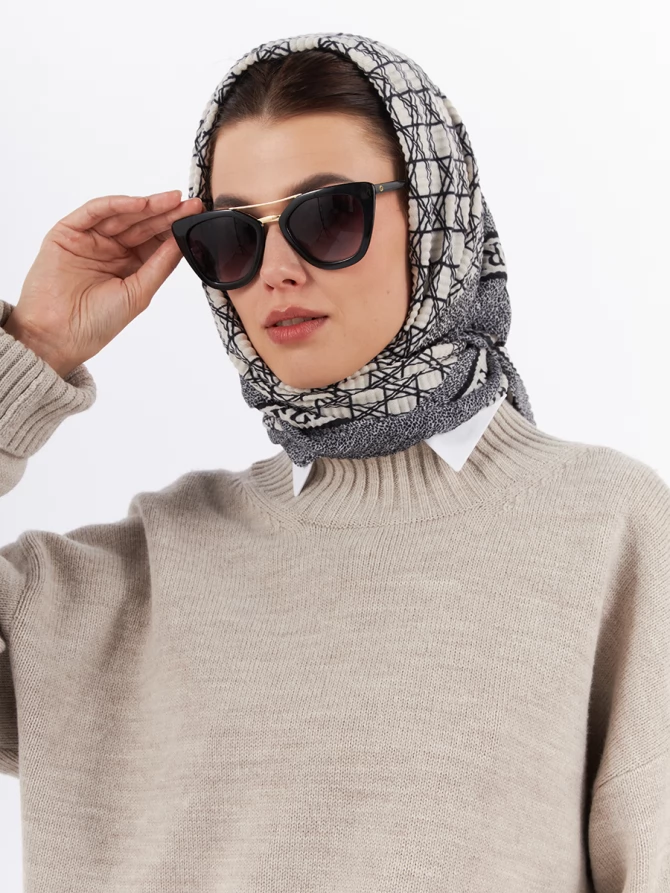 Платок двусторонний жатый с геометрическим узором