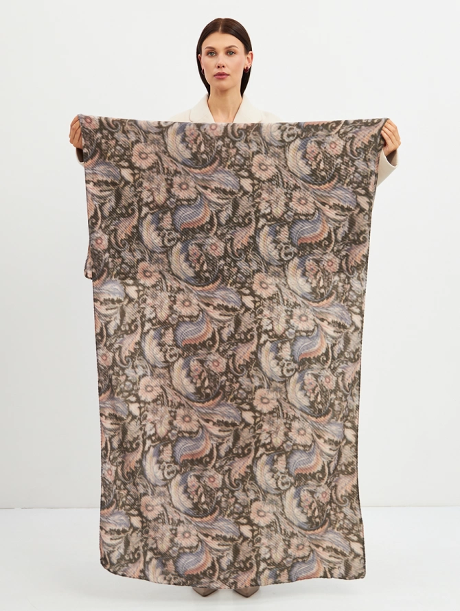 Палантин женский жатый с абстрактным принтом