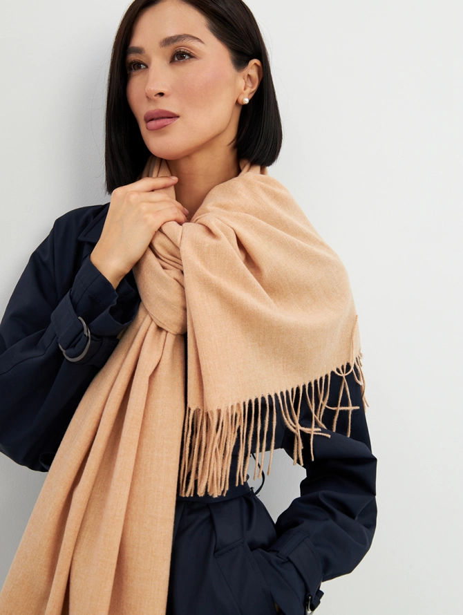 Палантин женский двусторонний однотонный бежевый