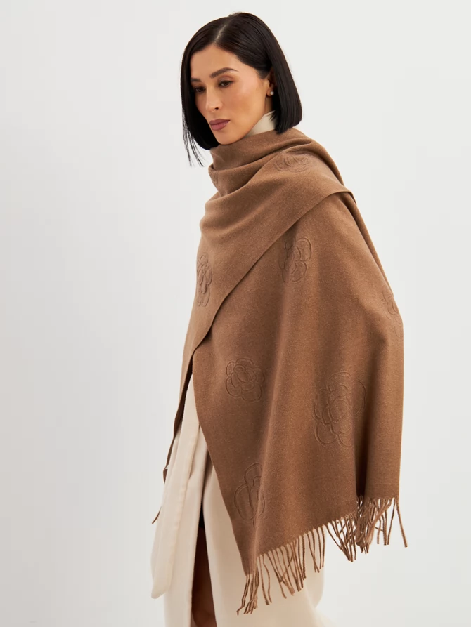 Палантин женский с принтом и бахромой