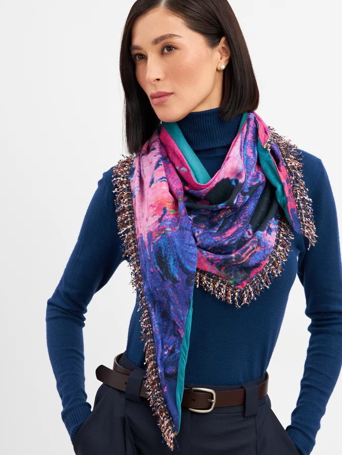 Косынка двусторонняя с ярким принтом и бахромой