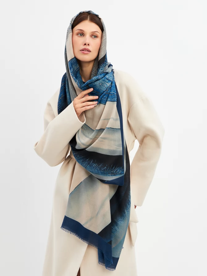 Палантин женский двусторонний с абстрактным принтом