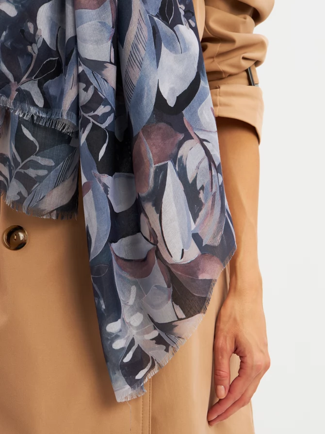 Палантин женский с авторским принтом