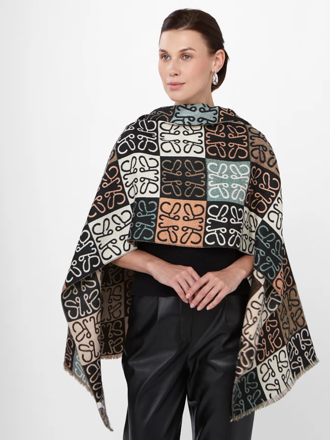 Палантин двусторонний с актуальным узором