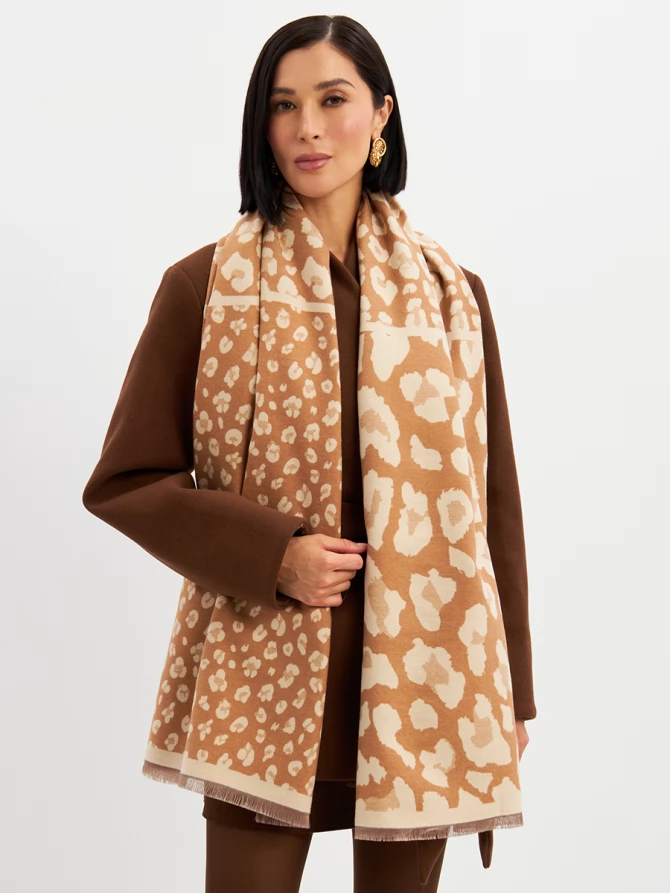 Палантин женский с анималистичным принтом