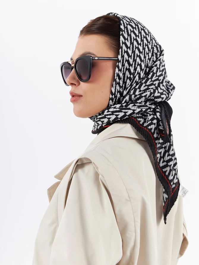 Платок женский с геометрическим принтом