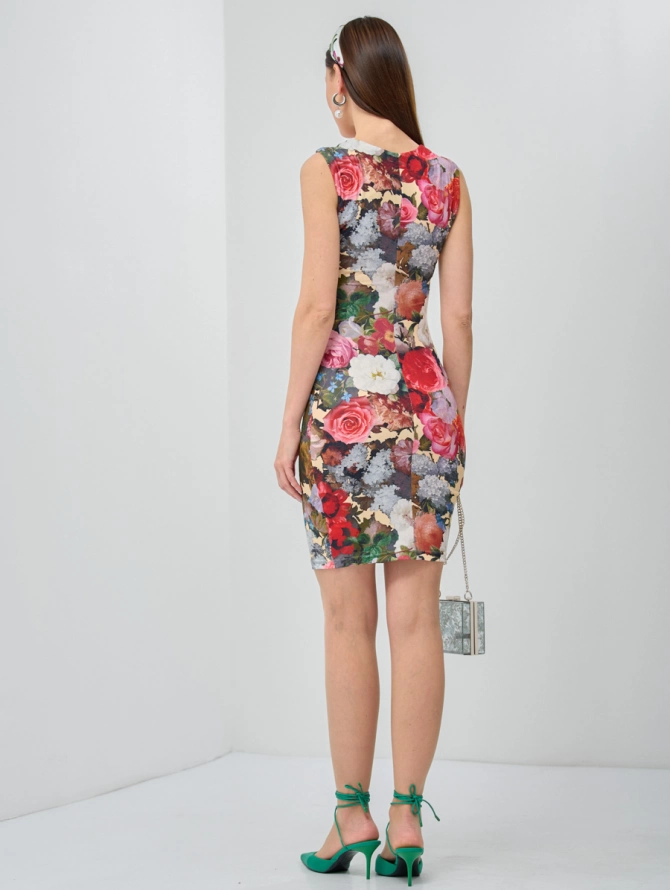 Платье с вырезом каре и цветочным принтом