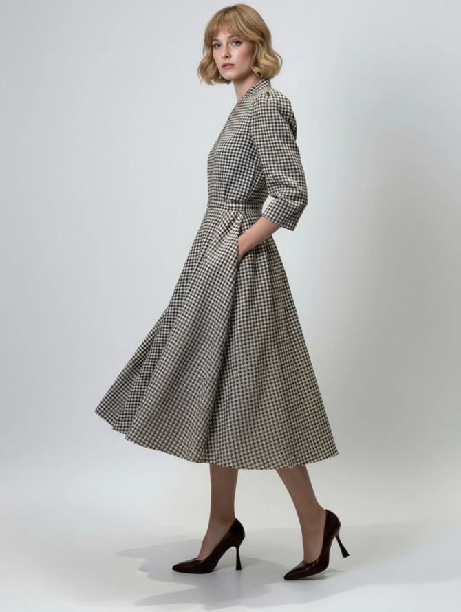 Платье с воротником-стойкой и V-образным вырезом, клетка сливочно-коричневая