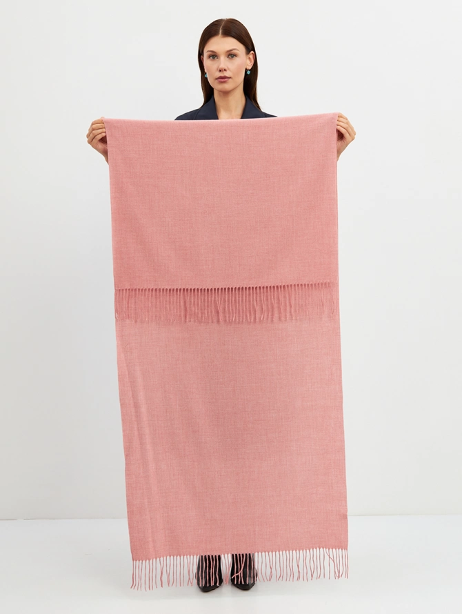 Палантин женский однотонный нежно-розовый