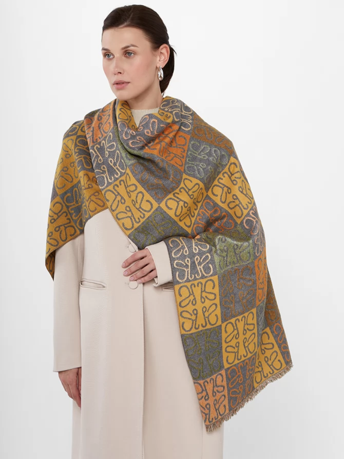 Палантин женский двусторонний с авторским принтом