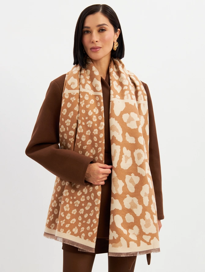 Палантин женский с анималистичным принтом